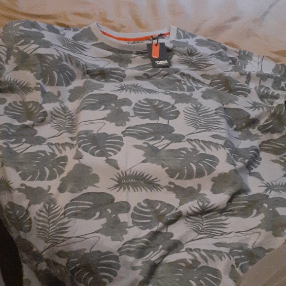 shoes and shirt - Picture 2 of 2